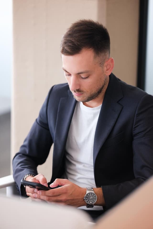 agente immobiliare alessio caruso